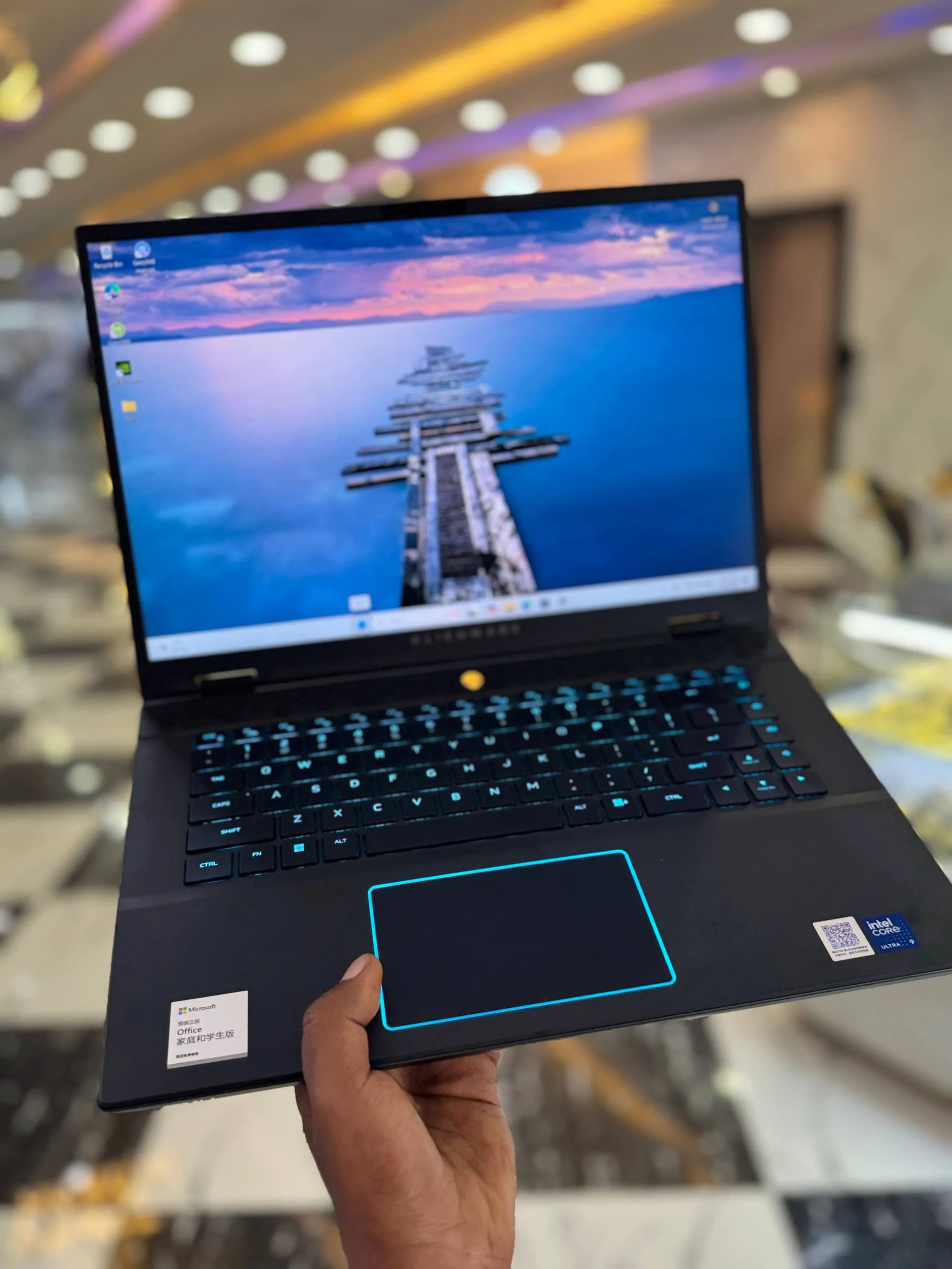 Dell Alienware M16 R2 RTX 4070 – photo 3