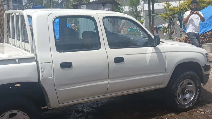 Toyota Hilux Double Cab 2004 4WD – photo 4