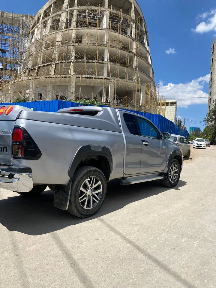 Toyota Hilux Revo 2019 Pickup – photo 7