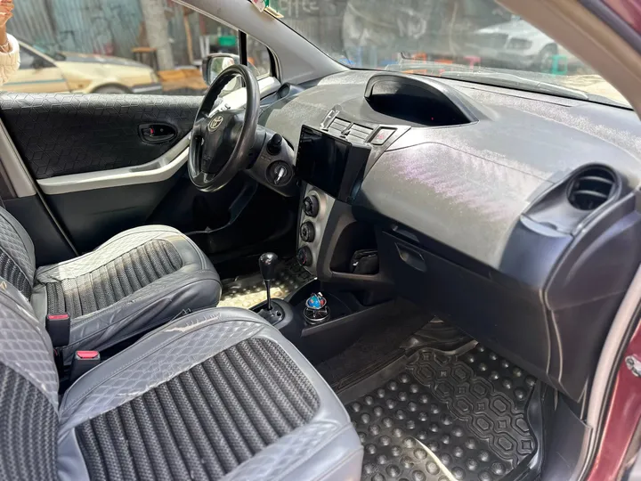 Toyota Yaris Compact 2010 – photo 3