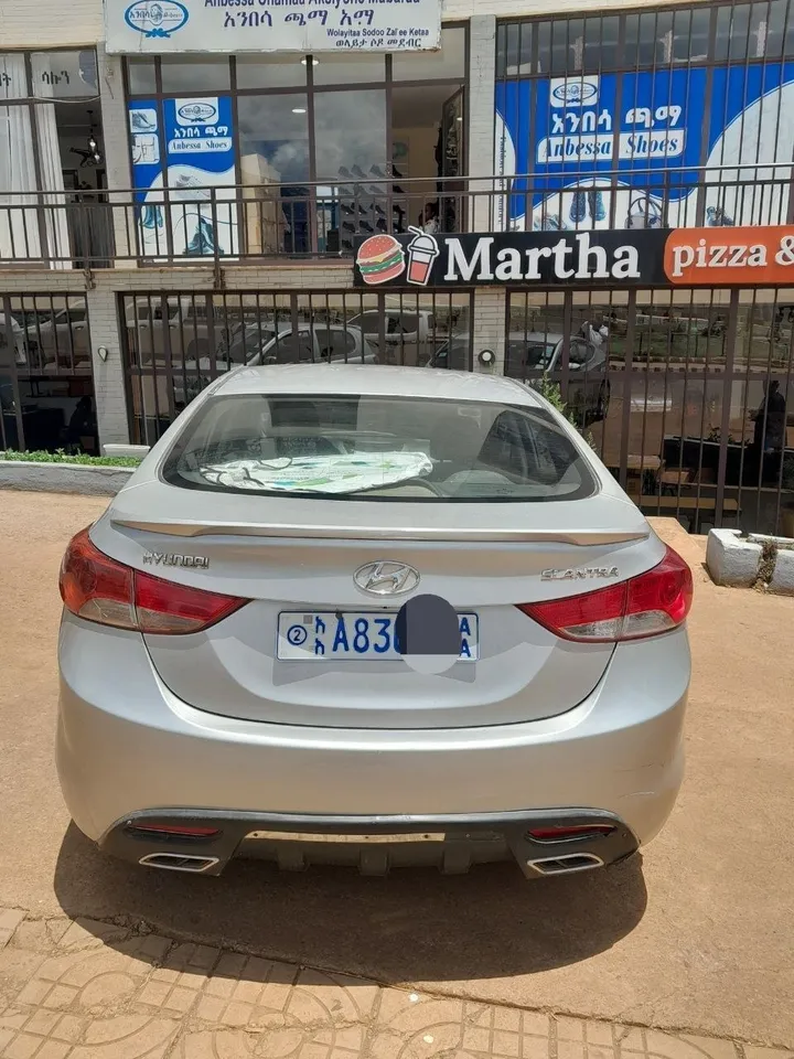 Hyundai Elantra 2015 Automatic – photo 3
