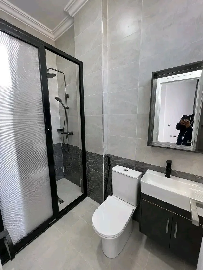 Modern 5 Bedroom House Bole 24 – photo 4