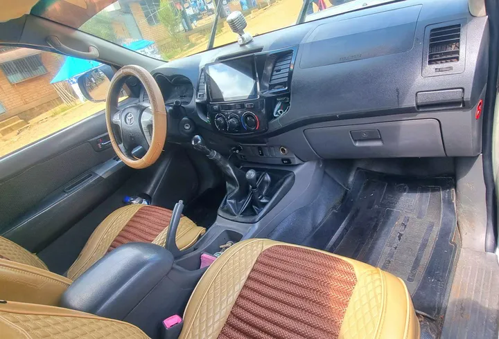 Toyota Hilux King Cab 2013 – photo 3