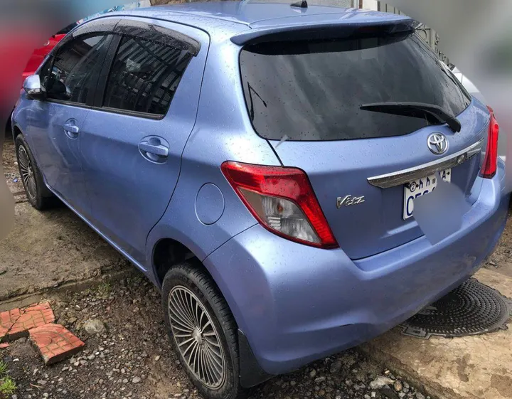 Toyota Yaris Compact 2012 Automatic – photo 5