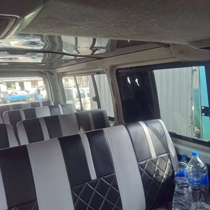 Toyota Hiace 2011 Manual Van – photo 3