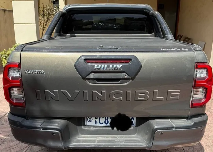2022 Toyota Hilux Invincible – photo 3
