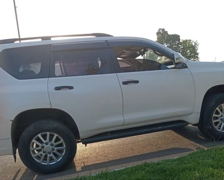 Toyota Landcruiser Prado 2011 – photo 9