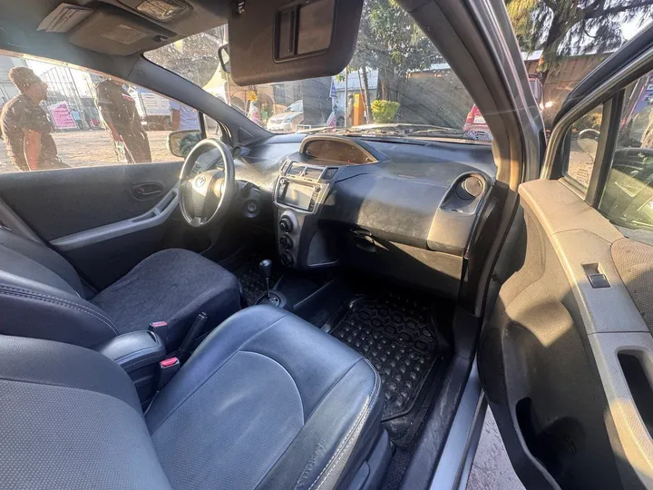 Toyota Yaris Compact 2009 Automatic – photo 5
