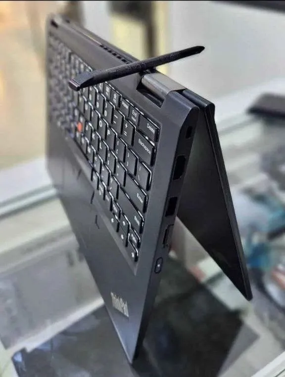 Lenovo ThinkPad Yoga X390 Laptop – photo 3