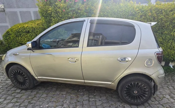 Toyota Vitz Yaris 2004 Manual – photo 4