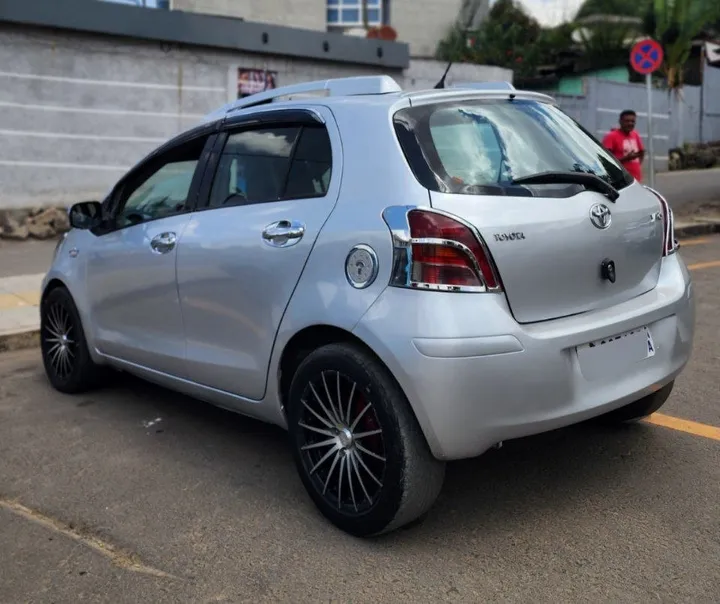 Toyota Yaris Europe 2009 1.0L – photo 3