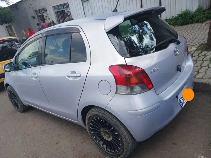 Toyota Yaris Compact 2010 – photo 8