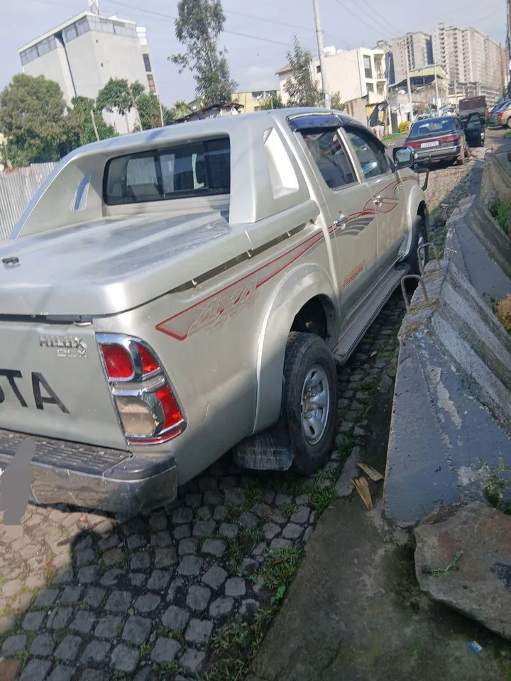 Toyota Hilux Double Cabin 2012 – photo 4