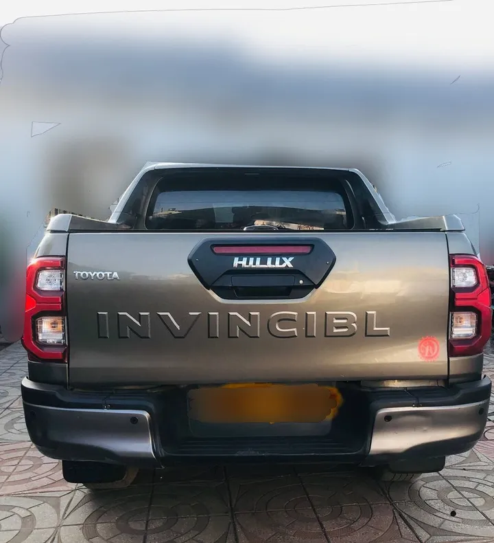 Toyota Hilux Invincible Double Cab – photo 3