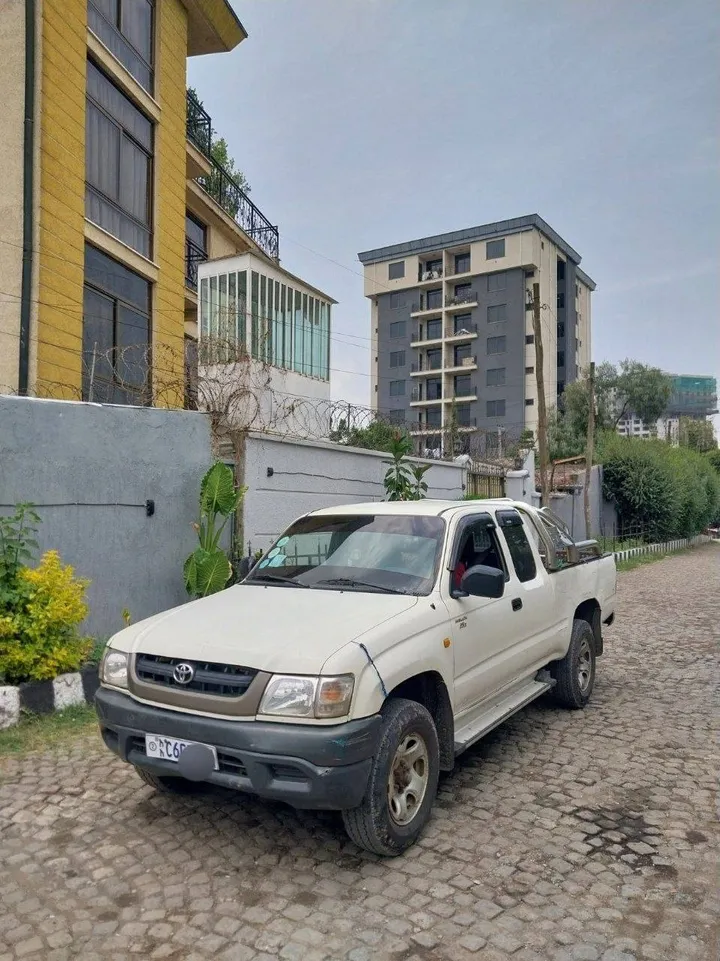 Toyota Hilux 2004 Manual – photo 3