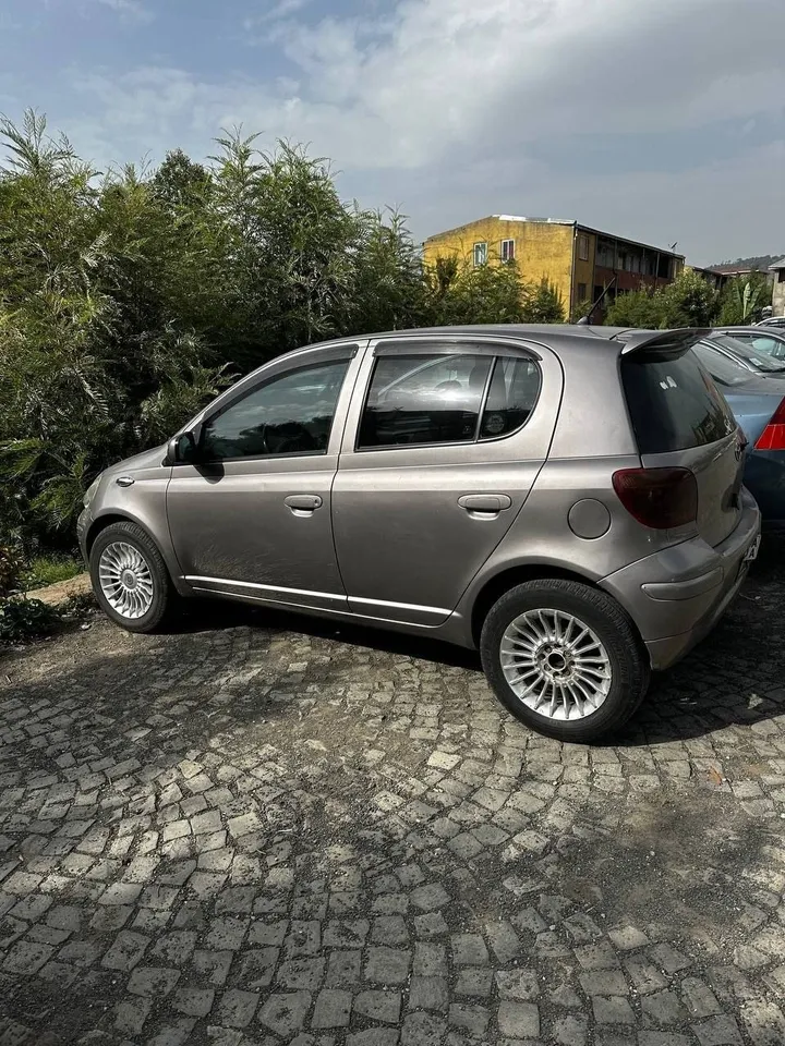 Toyota Vitz 2004 Automatic 1.0L – photo 4