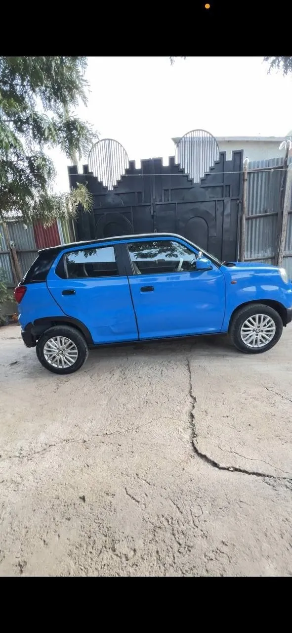 Suzuki Blue Hatchback 2022 – photo 3