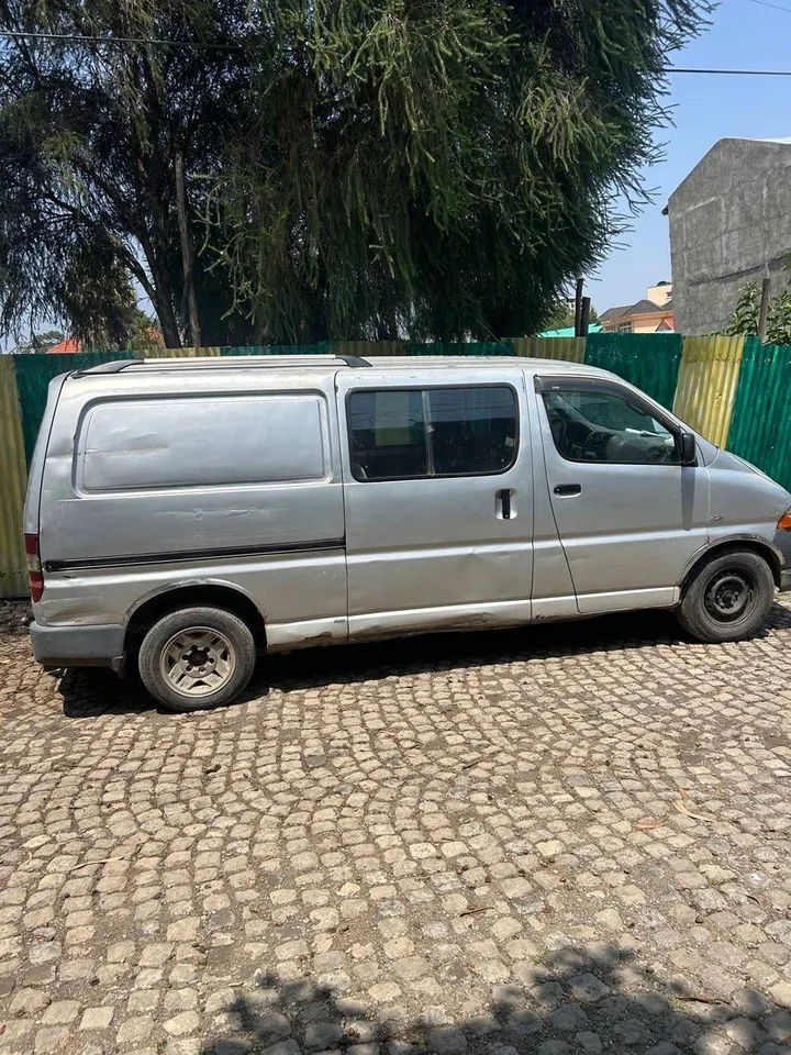Toyota D4D Dolphin 2004 Diesel Manual – photo 3