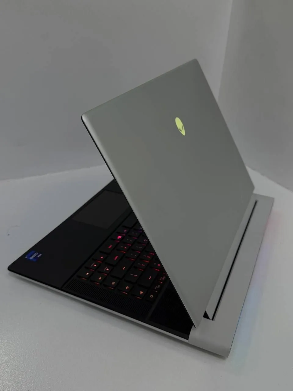 Alienware x16 R1 RTX 4080 Laptop – photo 4