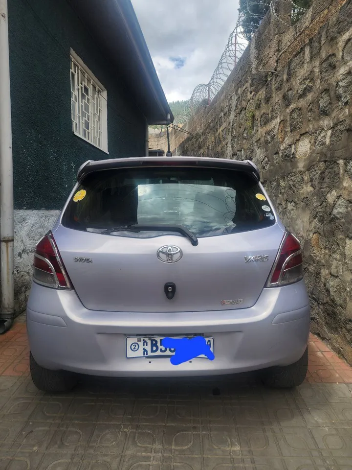 Toyota Compact Yaris 2010 – photo 5