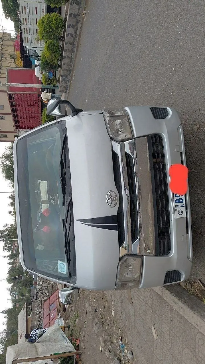 Toyota Hiace Van 2007 Automatic – photo 3