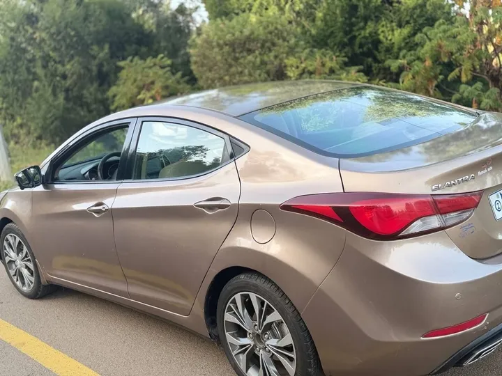 Hyundai Elantra 1.6L – photo 3