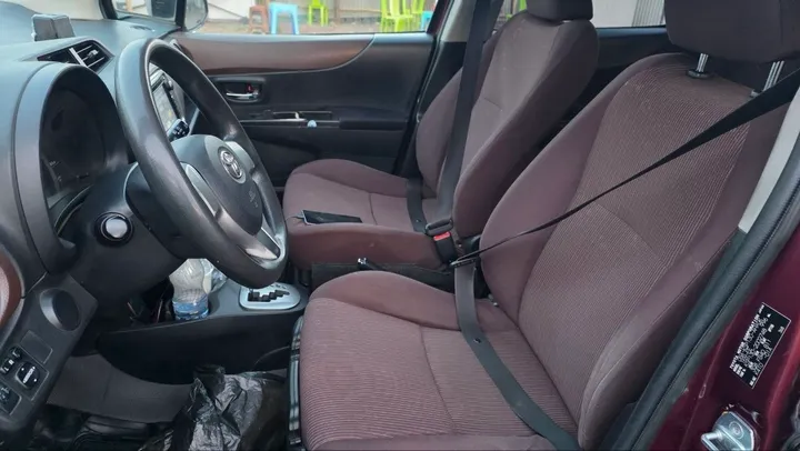 Toyota Compact 2011 Automatic – photo 5