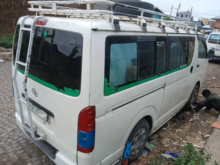 Toyota HiAce H200 2007 Manual – photo 4