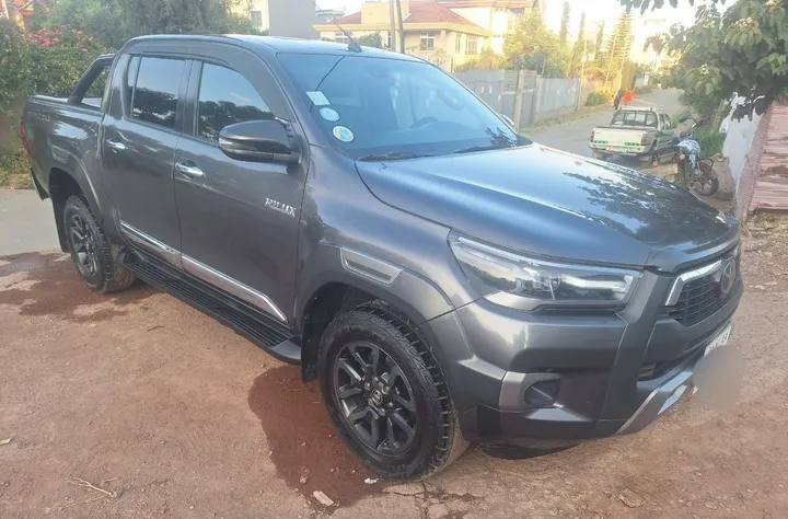 Toyota Hilux Invincible 2021 Diesel – photo 4
