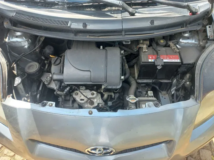 Toyota Compact Yaris 2010 – photo 4