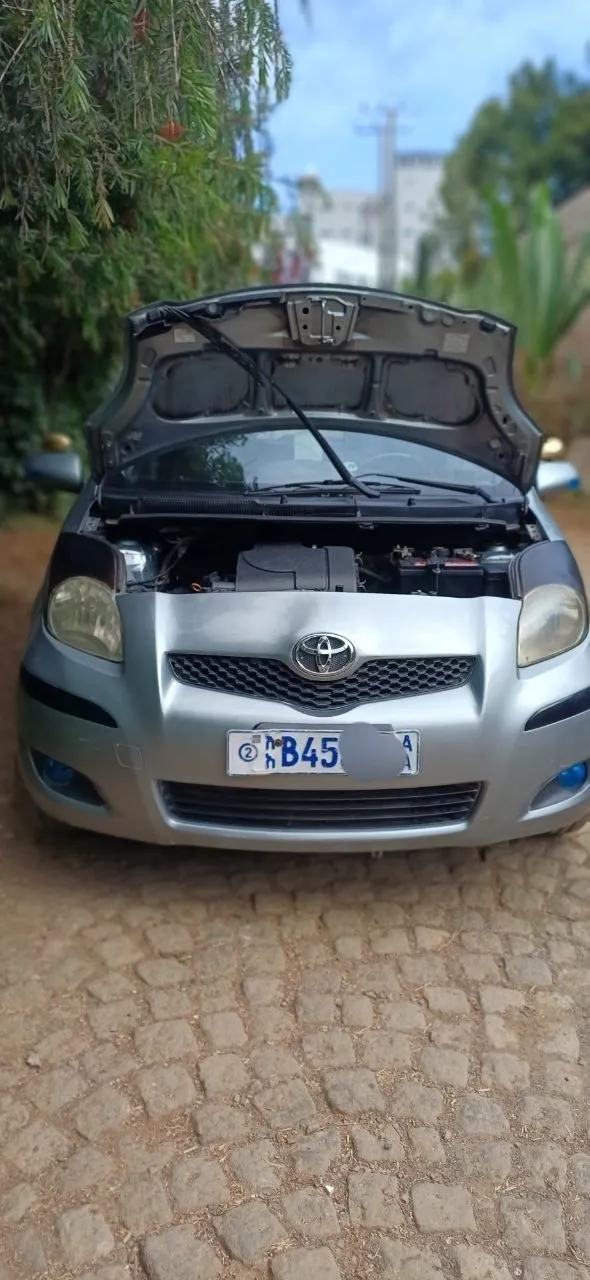 Toyota Yaris Compact 2010 Automatic – photo 5