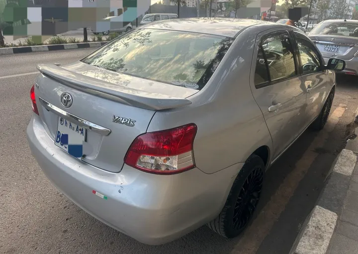 Toyota Yaris 2010 Automatic – photo 4
