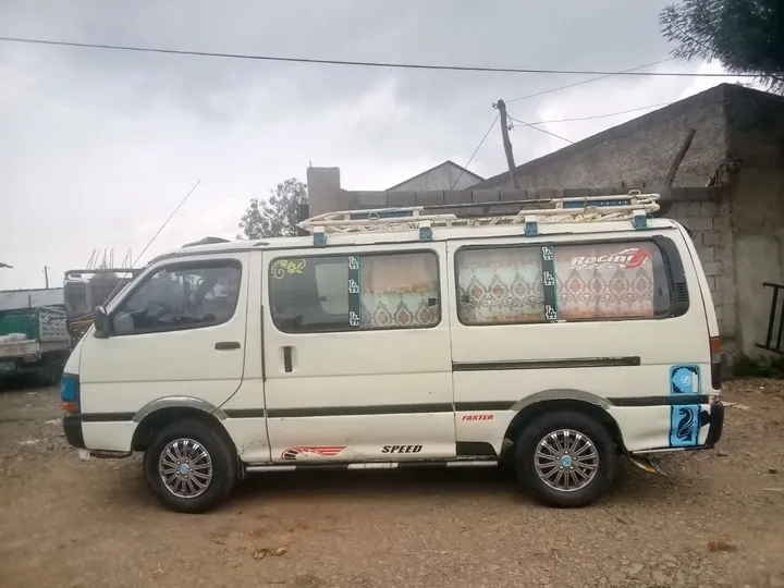 Toyota Hiace 3L Manual 1998 – photo 3