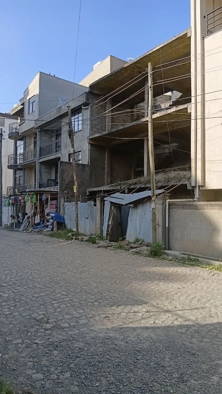 72 sqm Three Slab Building for Sale – photo 3