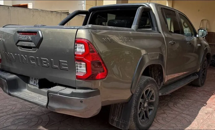 2022 Toyota Hilux Invincible – photo 4