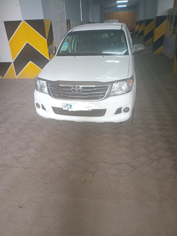 Toyota Hilux 2013 Manual Pickup – photo 9
