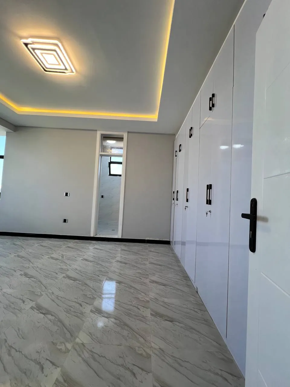 3-Bedroom Apartment at Summit 72 – photo 8