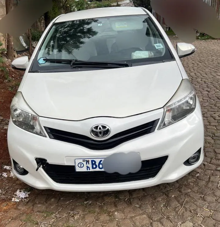 Toyota Yaris Compact 2012 Automatic – photo 7