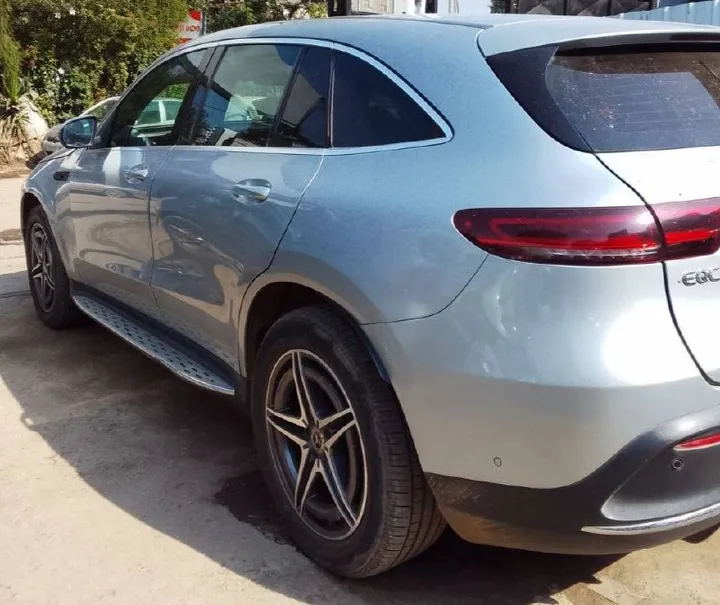 2022 Mercedes-Benz EQC 400 4Matic – photo 3