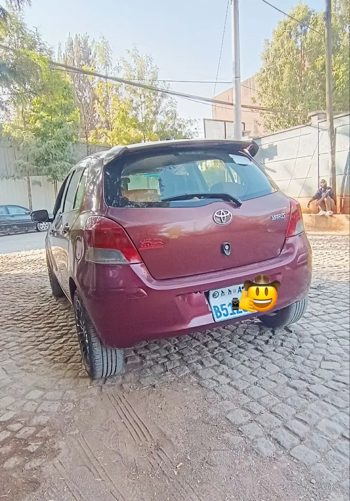 Toyota Yaris Compact 2010 Automatic – photo 7