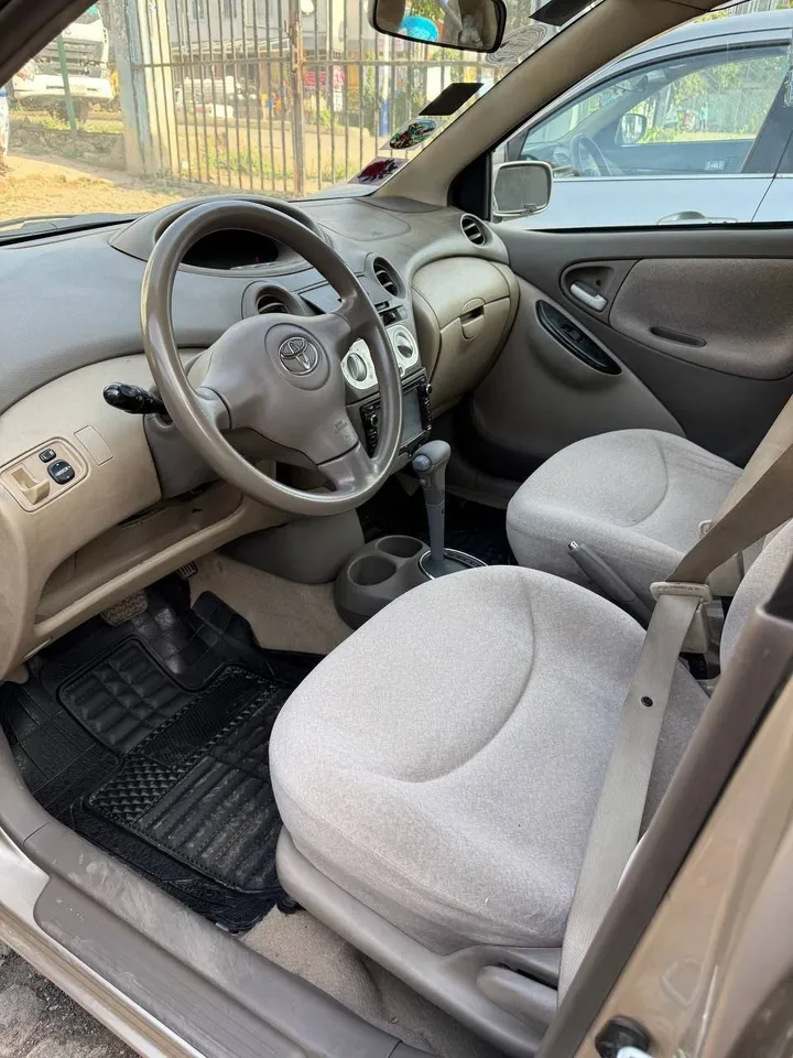 Toyota Platz 2005 Sedan – photo 3