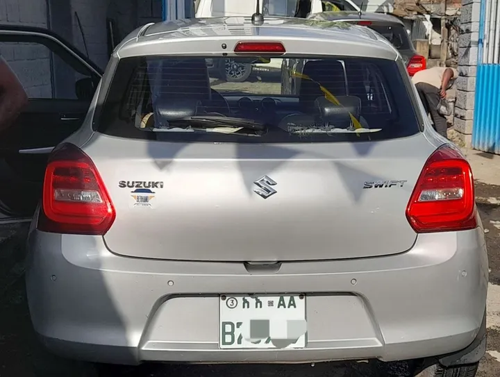 Suzuki Swift 2022 Automatic – photo 3