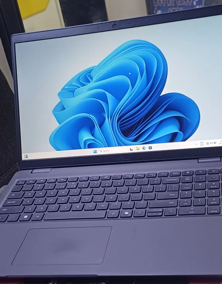 Dell Latitude 3550 Core i7 Laptop – photo 5