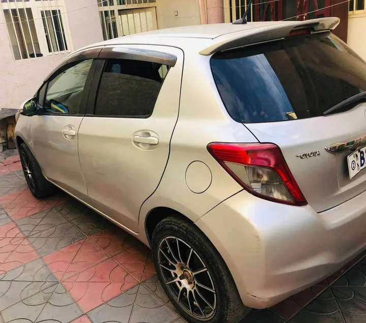 Toyota Yaris Compact 2011 – photo 3