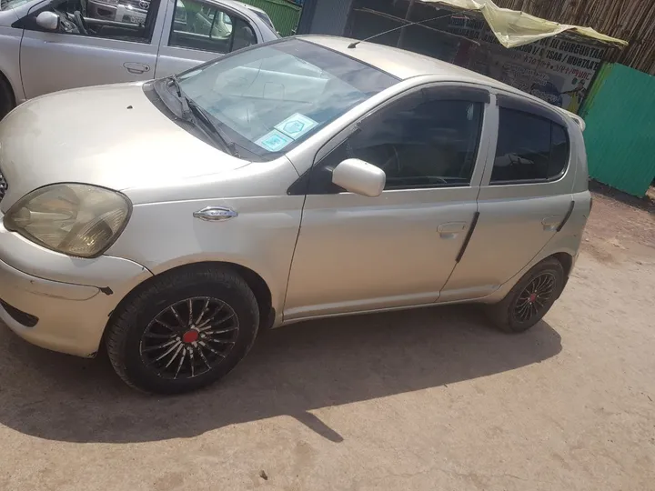 Toyota Vitz 2002 Automatic – photo 3