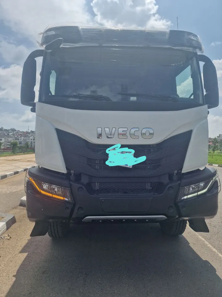IVECO Truck With Trailer 2025 – photo 4