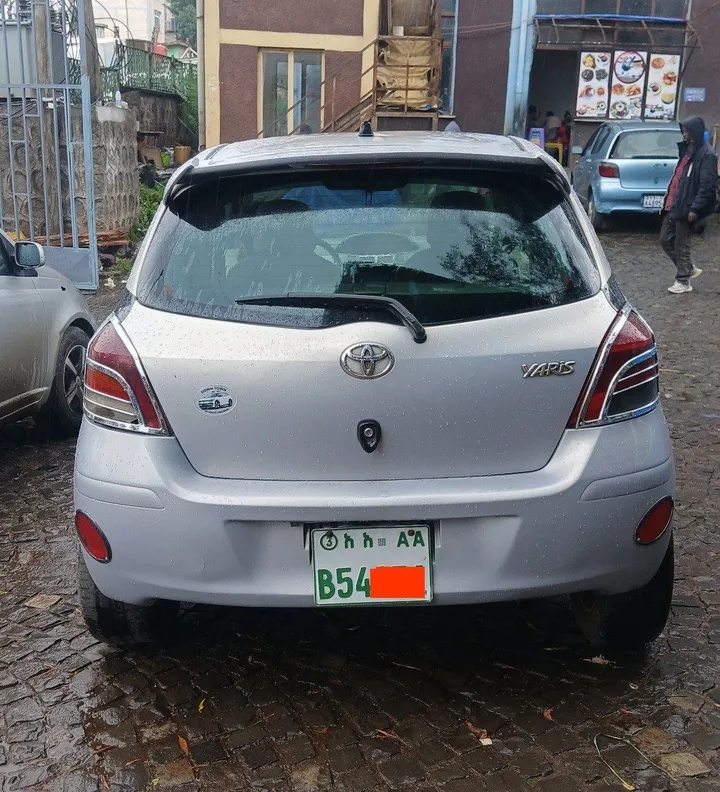 Toyota Yaris Compact 2010 – photo 5