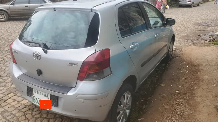Toyota Yaris Compact 2009 Automatic – photo 5