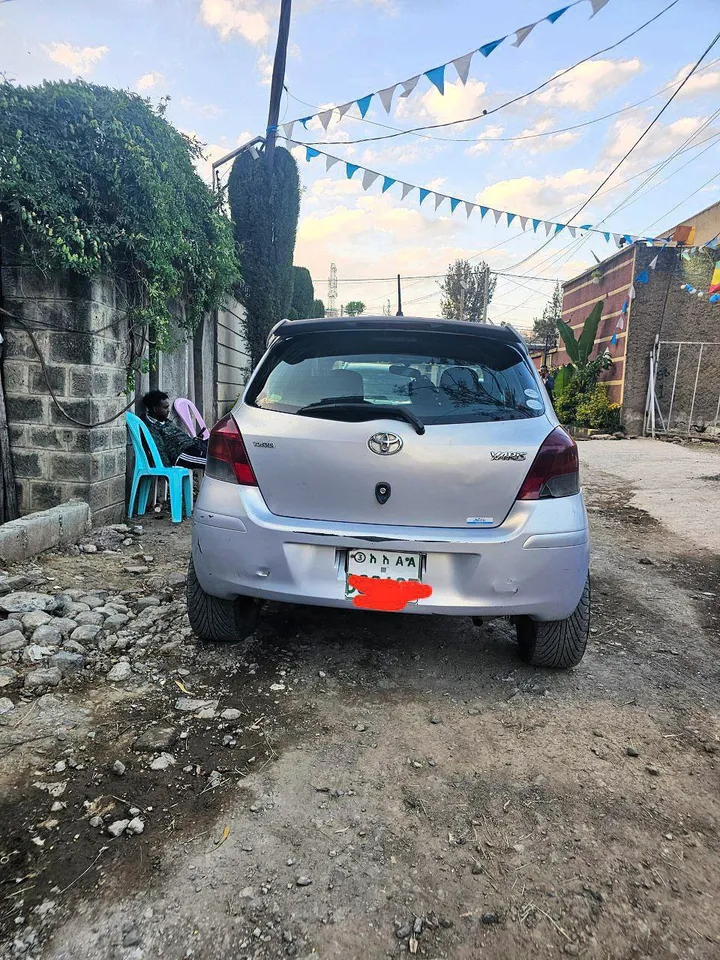 Toyota Yaris Compact 2010 – photo 4