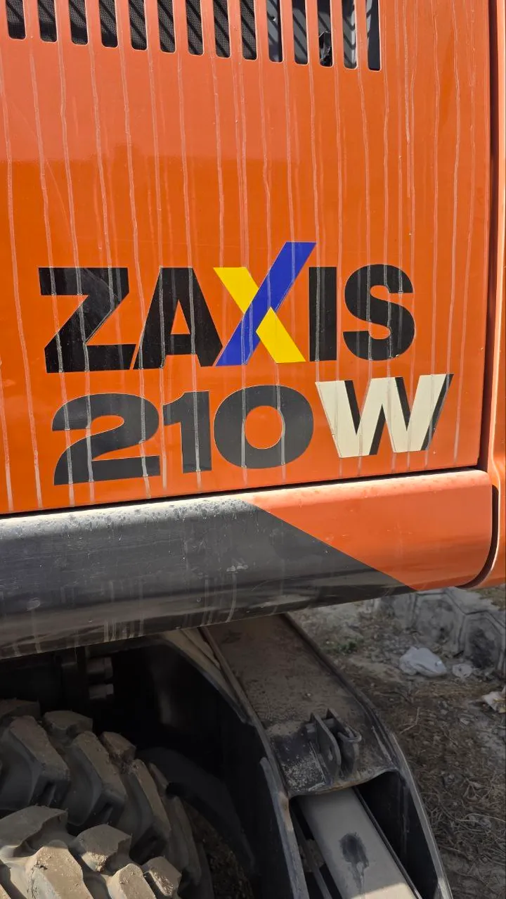 Hitachi Zaxis 210W Wheeled Excavator – photo 3